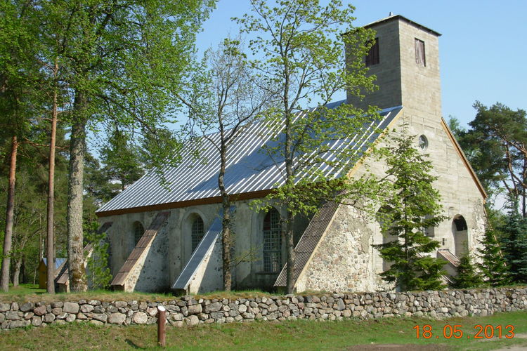 Tõstamaa kyrka