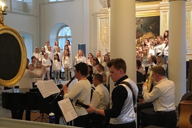 Musikalen Ängel utan vingar framfördes våren 2019 i Korsholms kyrka med barnkörer och kompband