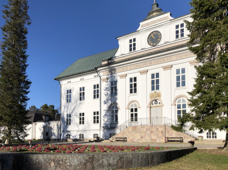 Korsholms kyrka och de stupades gravar