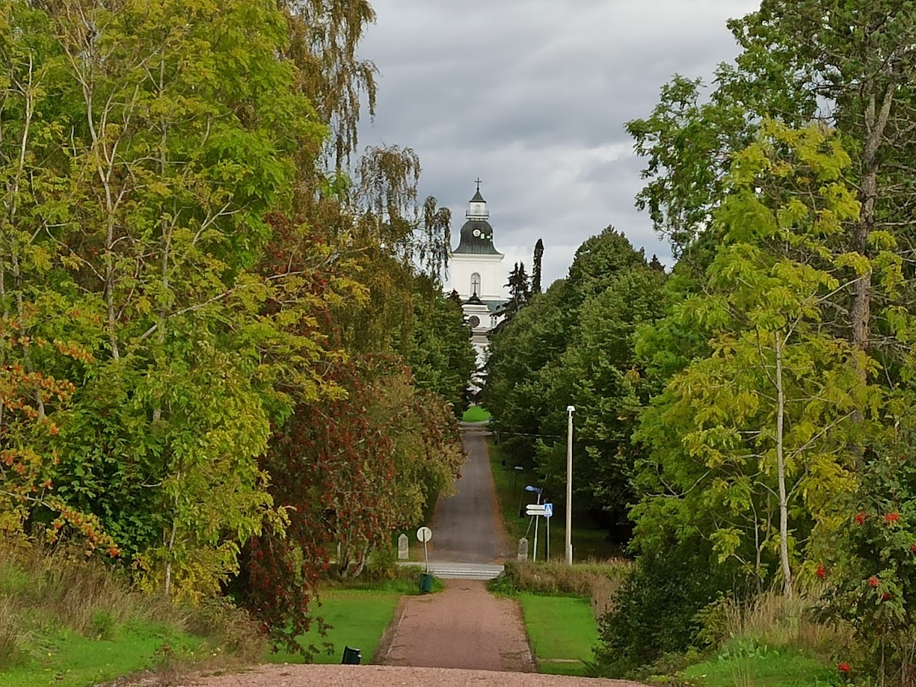 Korsholms kyrka från vallarna sett