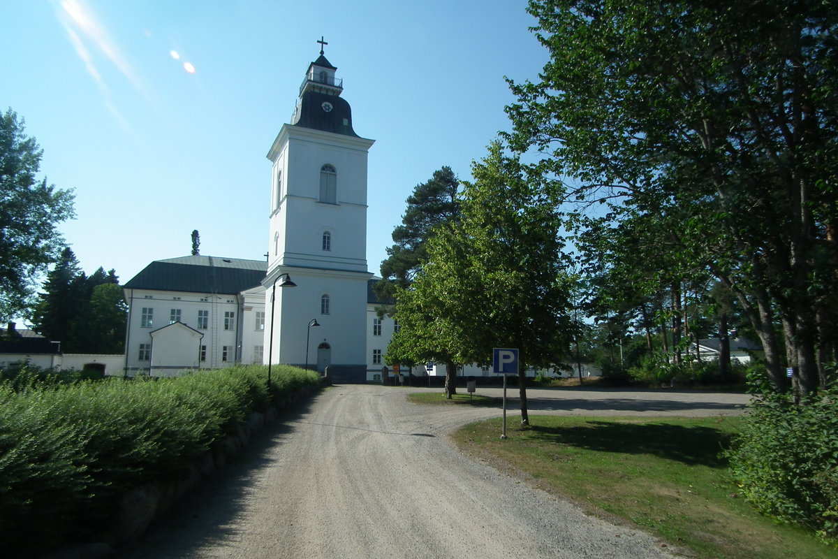 Korsholms kyrka i sommarskrud